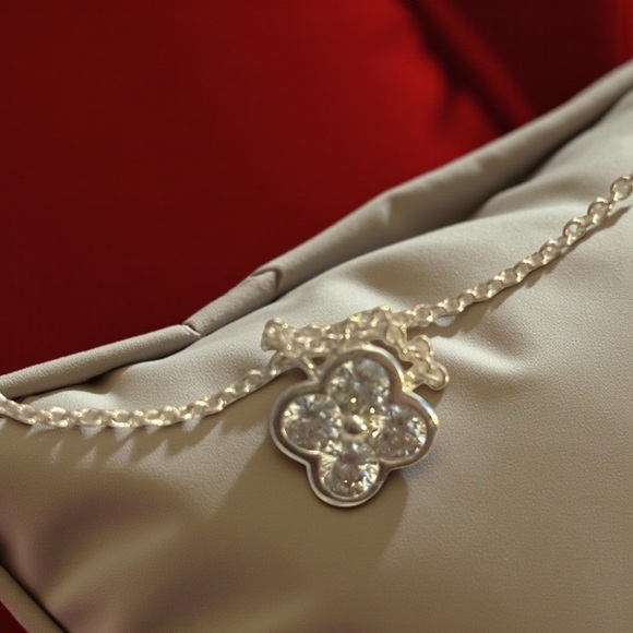 Electric Picks Camilla Necklace โ Silver Clover Pendant - Picture 2 of 7